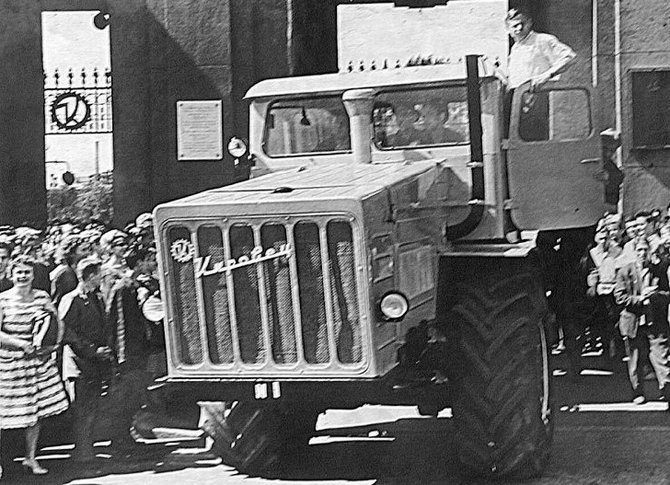 Трактор К-700 "Кировец" раритетное фото