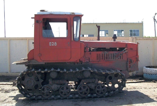 Трактор ДТ-75: самый массовый гусеничный