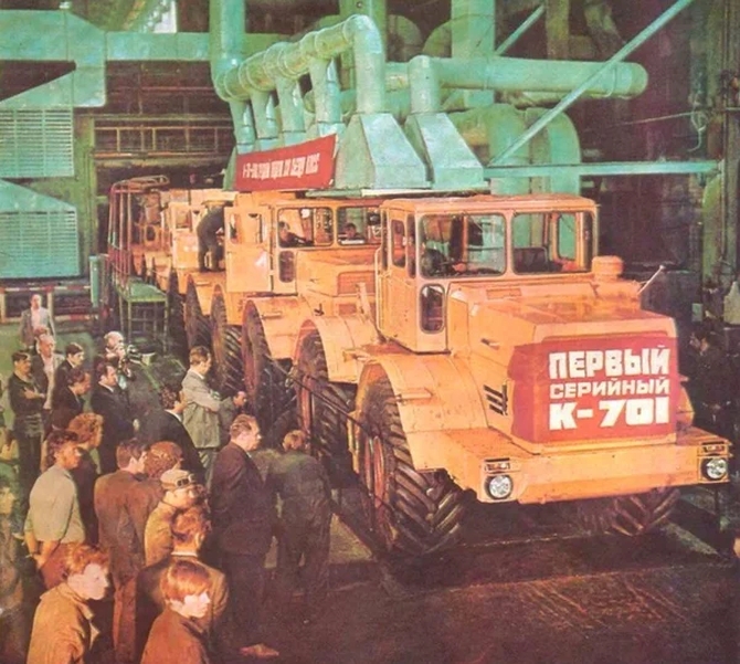Трактор К-701 "Кировец" раритетное фото