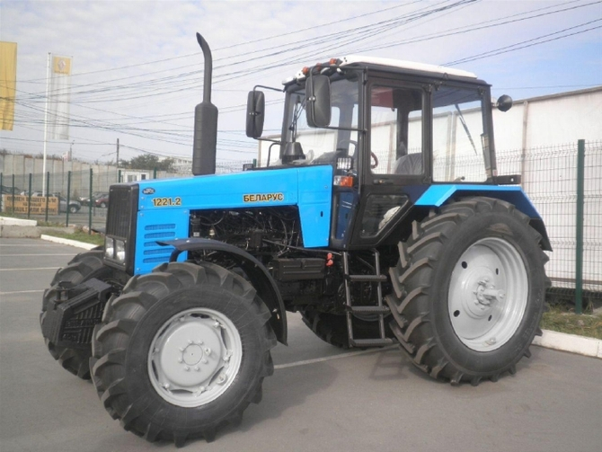 Трактор МТЗ-1221 БЕЛАРУС
